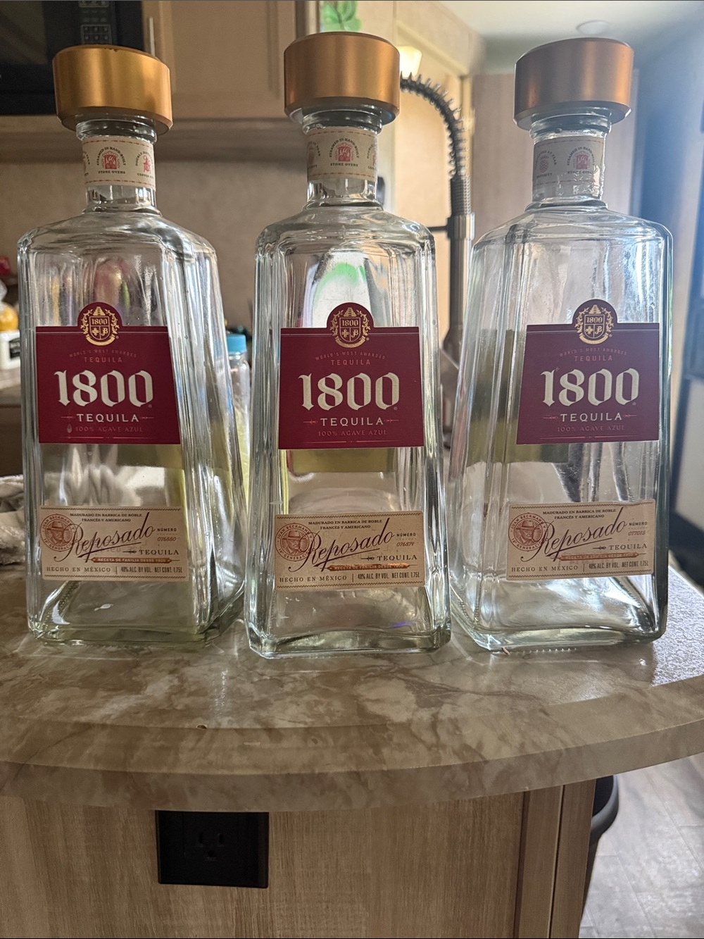 Reposado Glass Bottle - Clear with Gold Cap